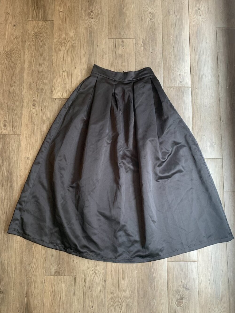 Black Satin Elegant Maxi Skirt Size M - Picture 2 of 6
